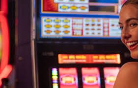 Live Casino Dealer ကမ်ပြောင်းနေသော တိုက်ရိုက်ဂိမ်းခန်းမြင်ကွင်း